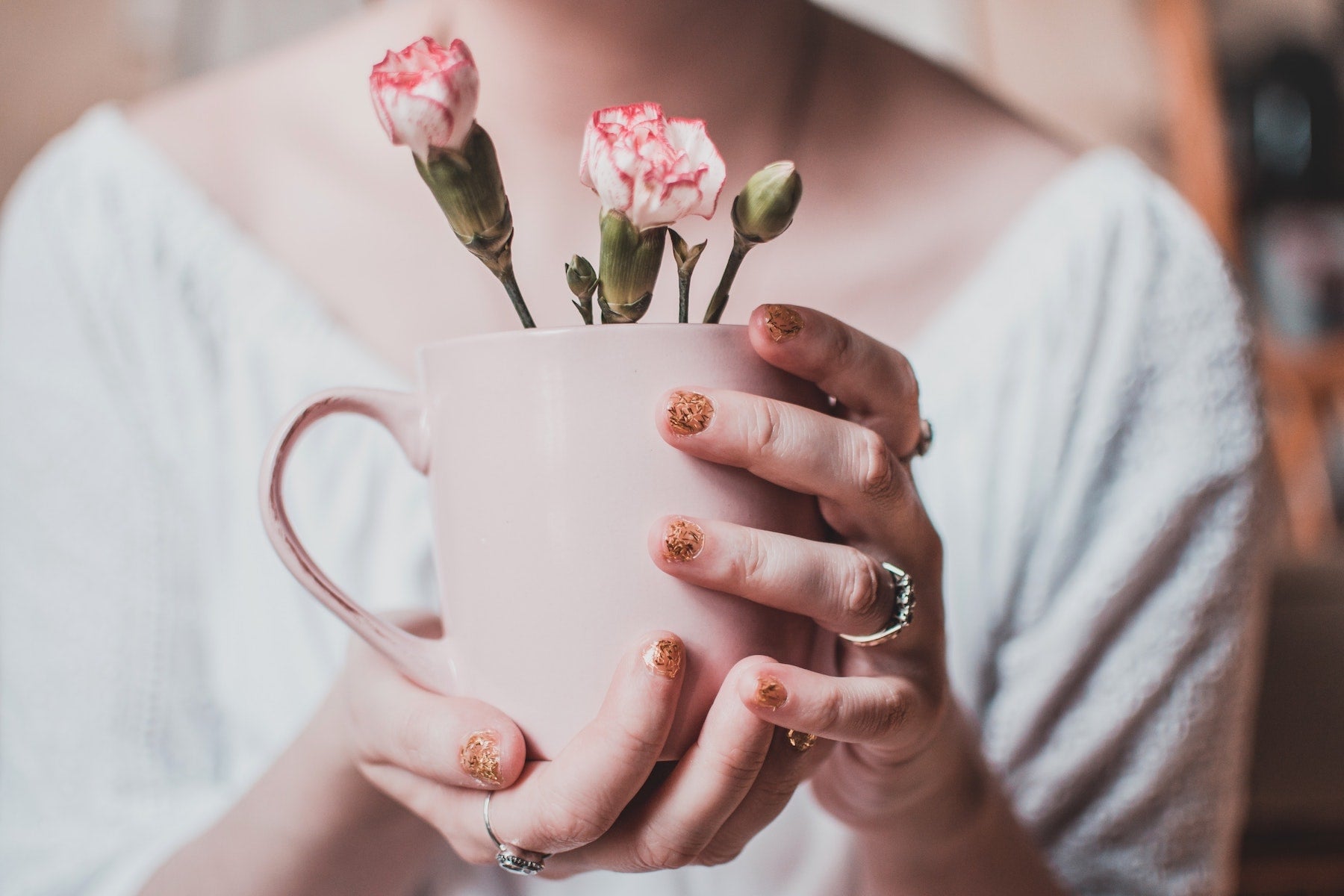 Four Artistic Ways to Repurpose Your Old Tea Cups and Coffee Mugs