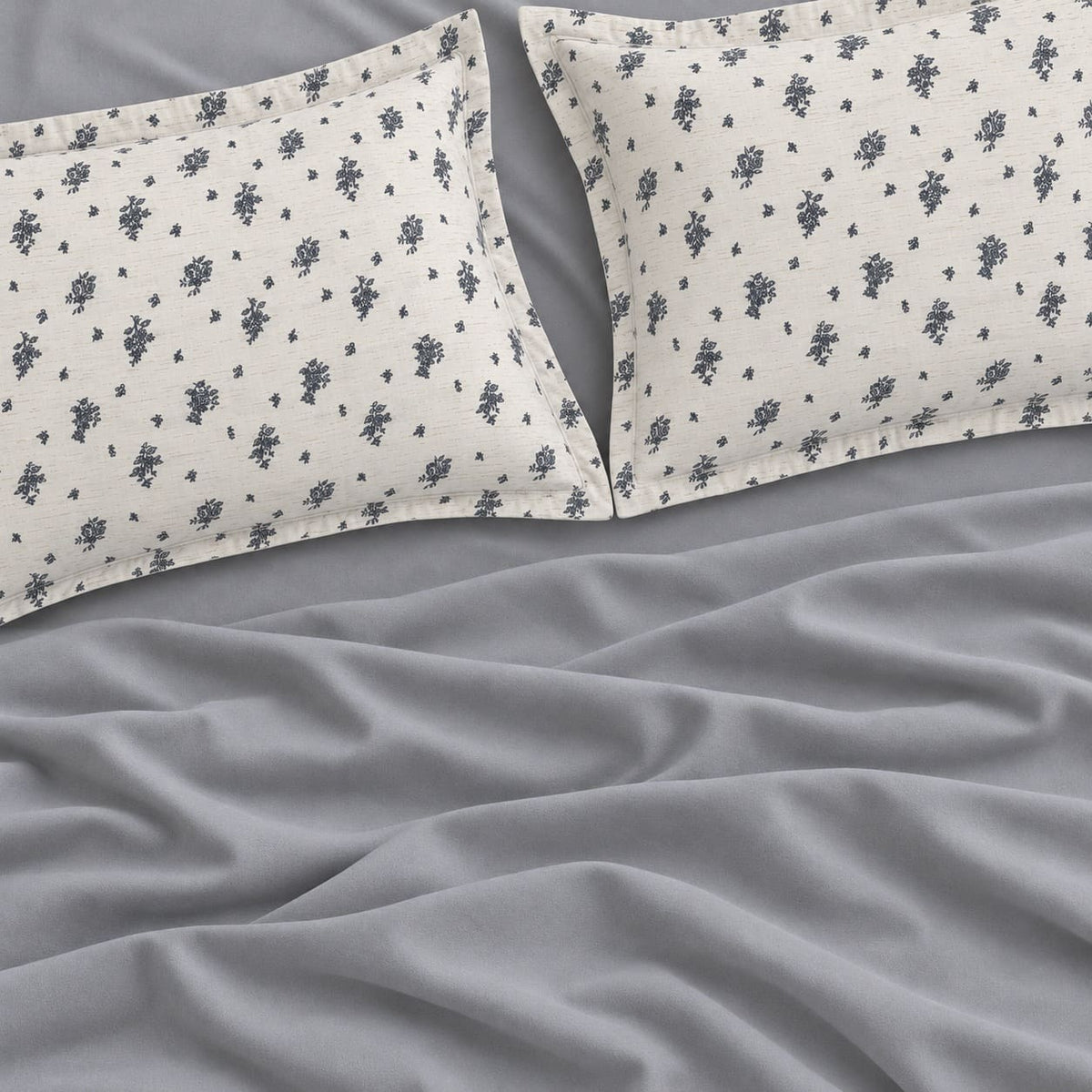 Noelle Ivory & Navy Petite Floral Floral 6-Piece King Size Comforter Bedding Set - Home Artisan