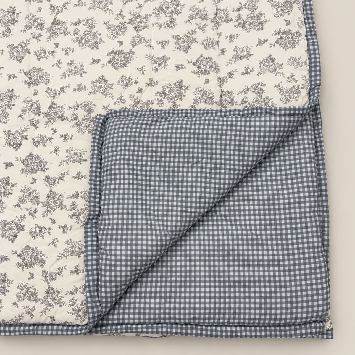 Dahlia Grey Garden Bouquet King Size Comforter - Home Artisan