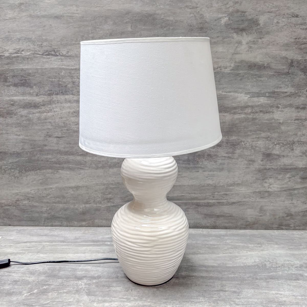Glossy White Ripple Ceramic Table Lamp - Home Artisan