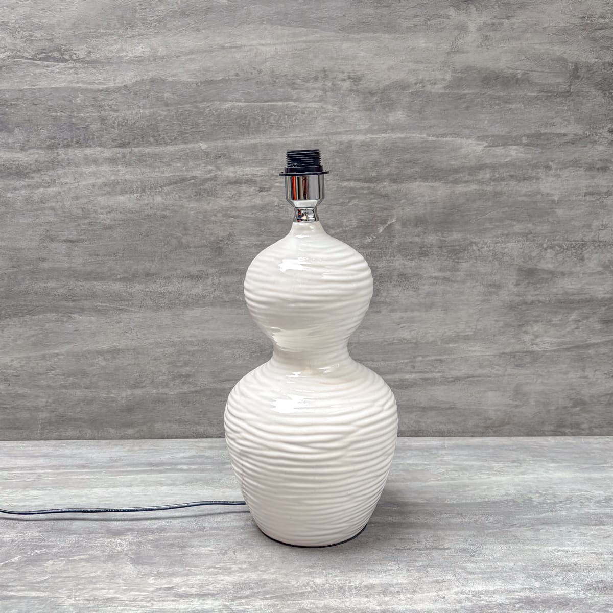 Glossy White Ripple Ceramic Table Lamp - Home Artisan