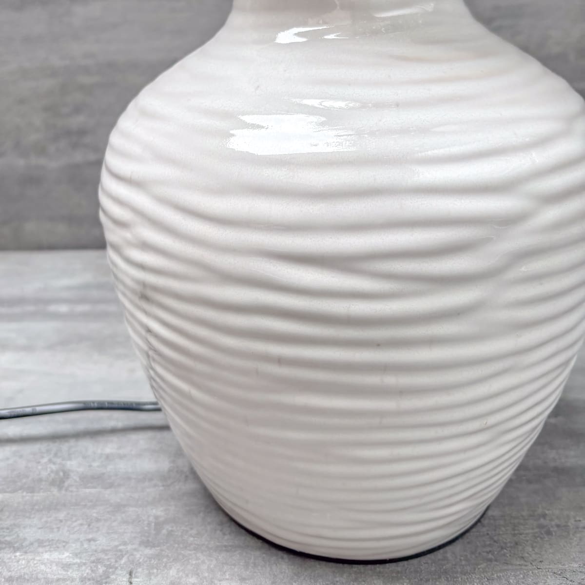 Glossy White Ripple Ceramic Table Lamp - Home Artisan