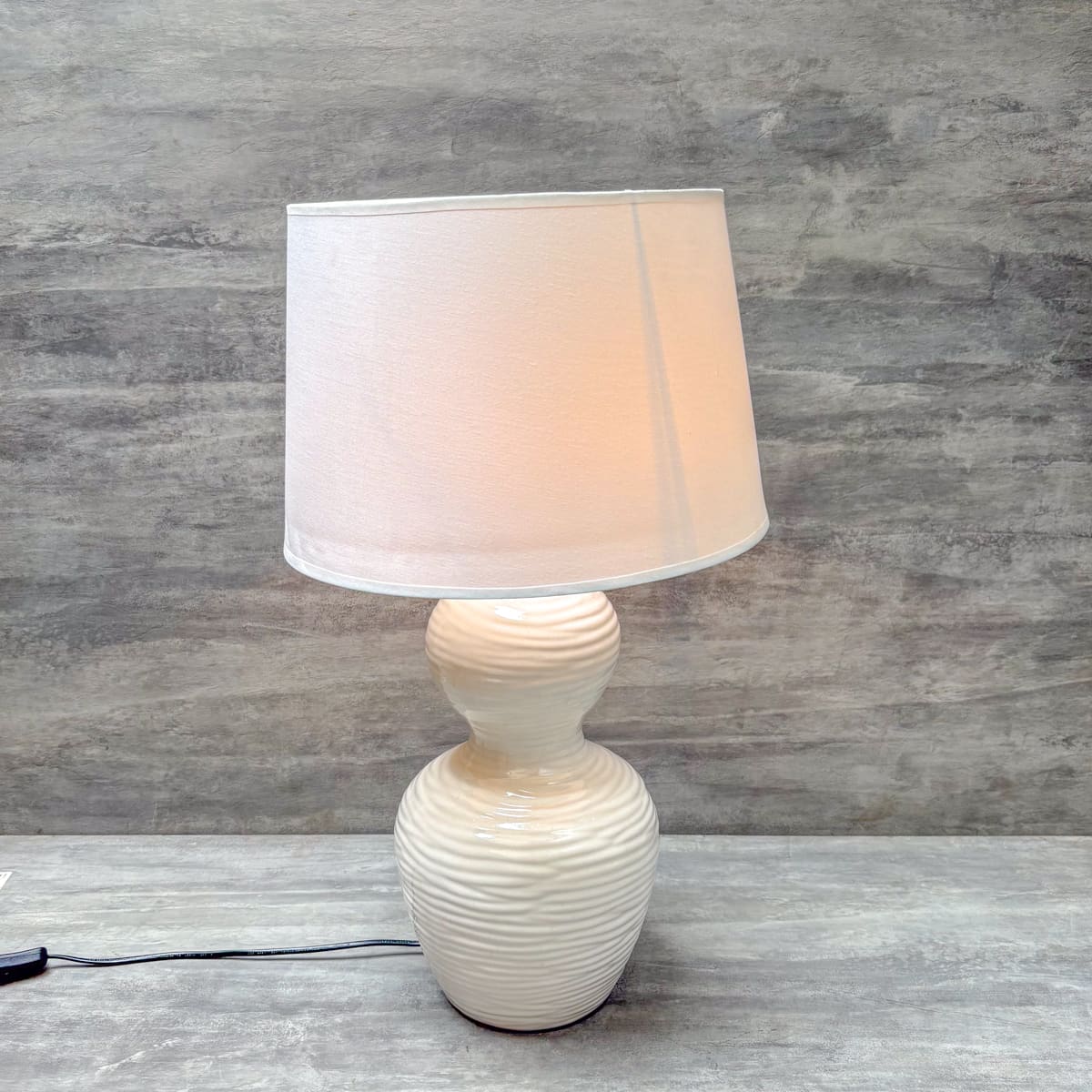 Glossy White Ripple Ceramic Table Lamp - Home Artisan
