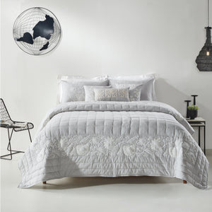 Cradle Embroidered Bedding Set (6 pcs) by Houmn