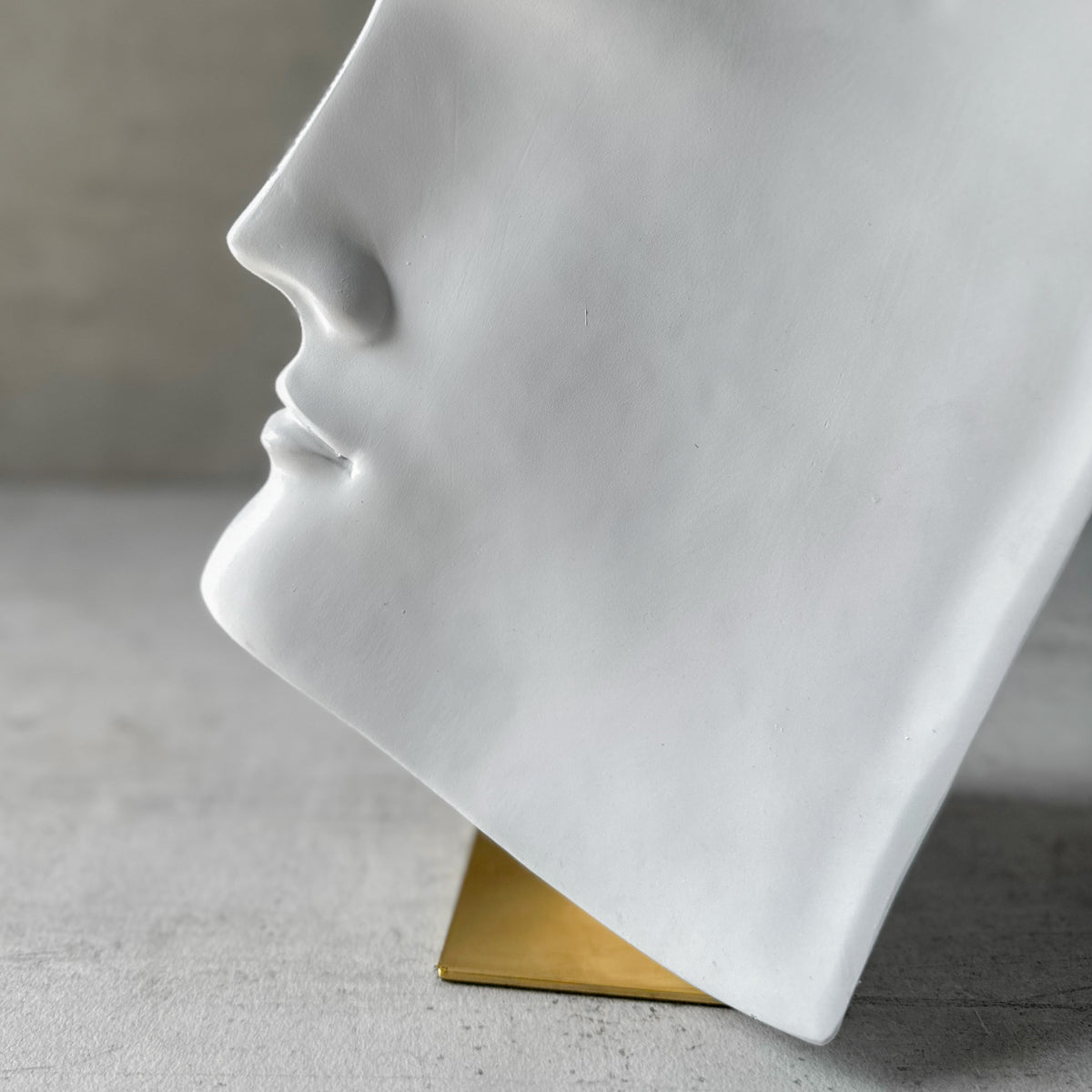 Silvio Book Face Sculpture