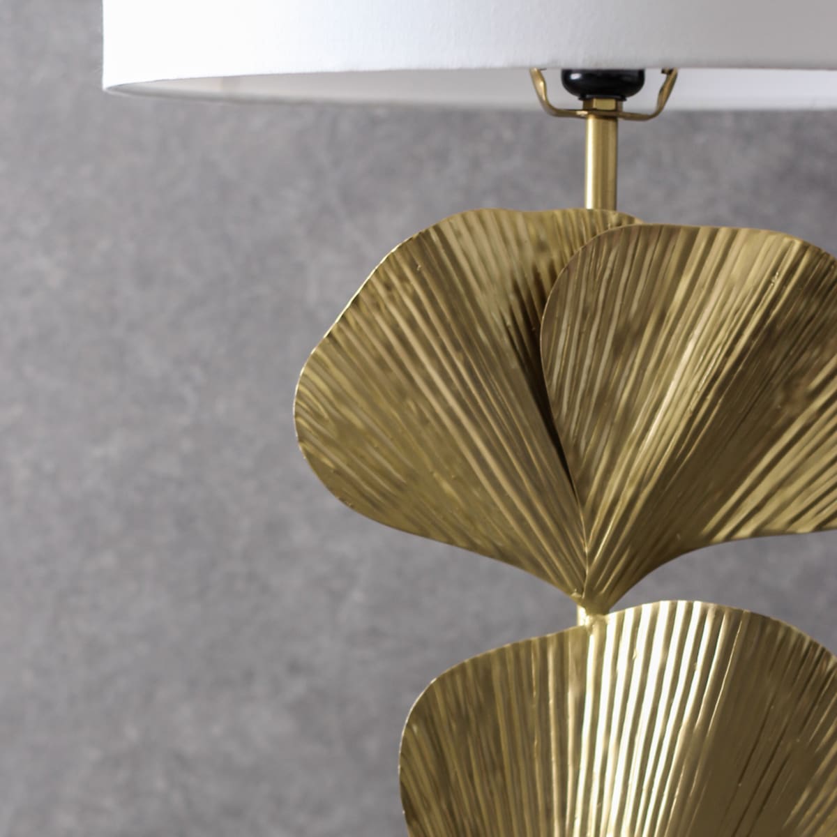 Xandra Gingko Leaf Table Lamp
